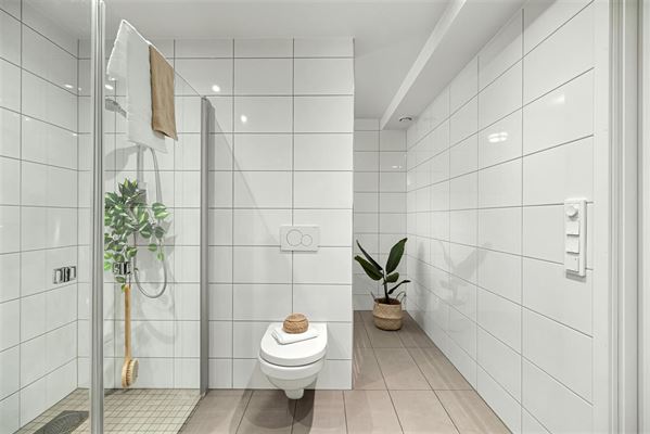 Væghængt toilet med cisterne - den ultimative guide til et stilrent og moderne badeværelse